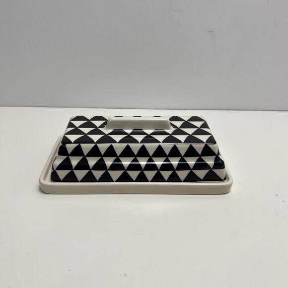 THYME & TABLE Ceramic Butterdish~ Covered ~ 2.25" x 4" x 7.5" - Picture 2 of 6